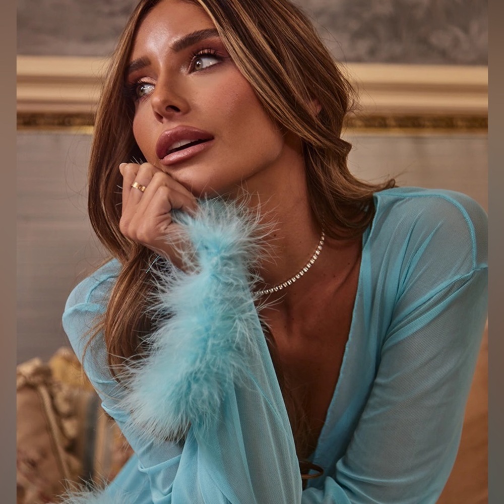 PRETTY LITTLE THING ROBE - Picture 4 of 7